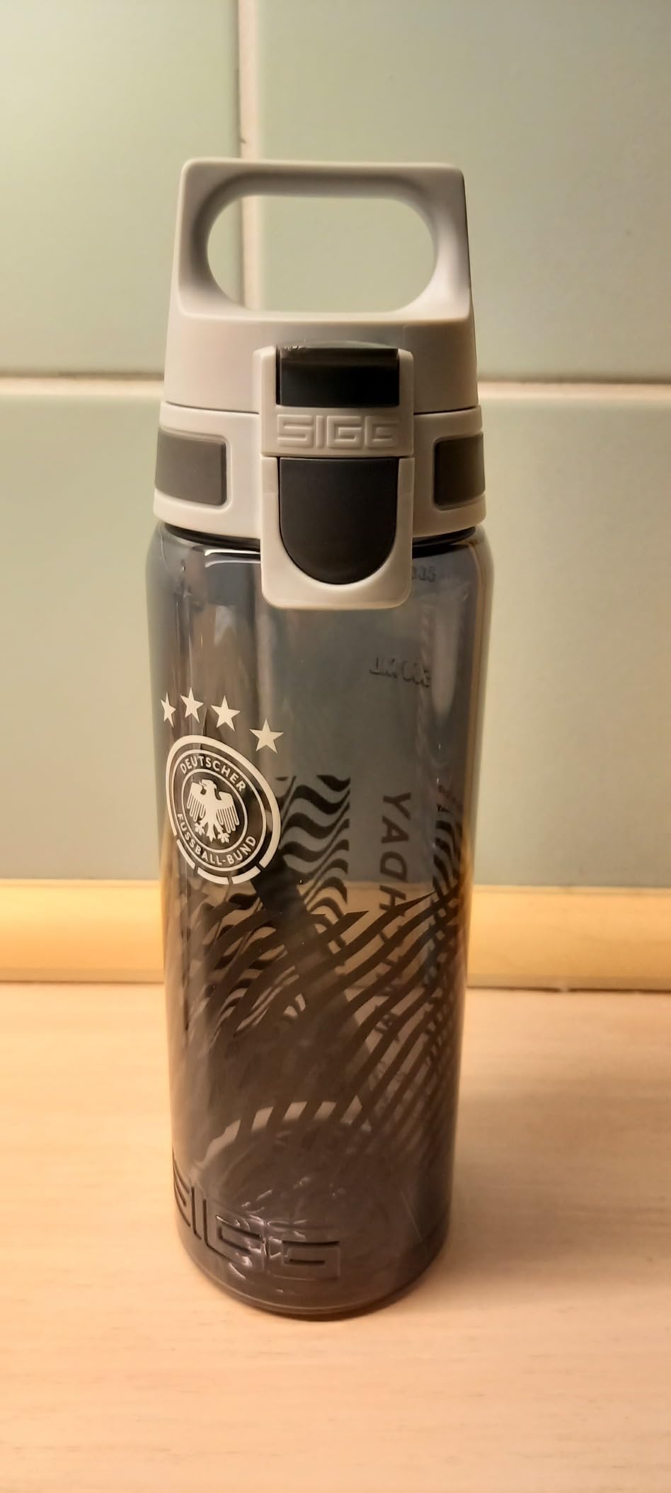 Sportflasche für die Fitnessstudio-Tasche