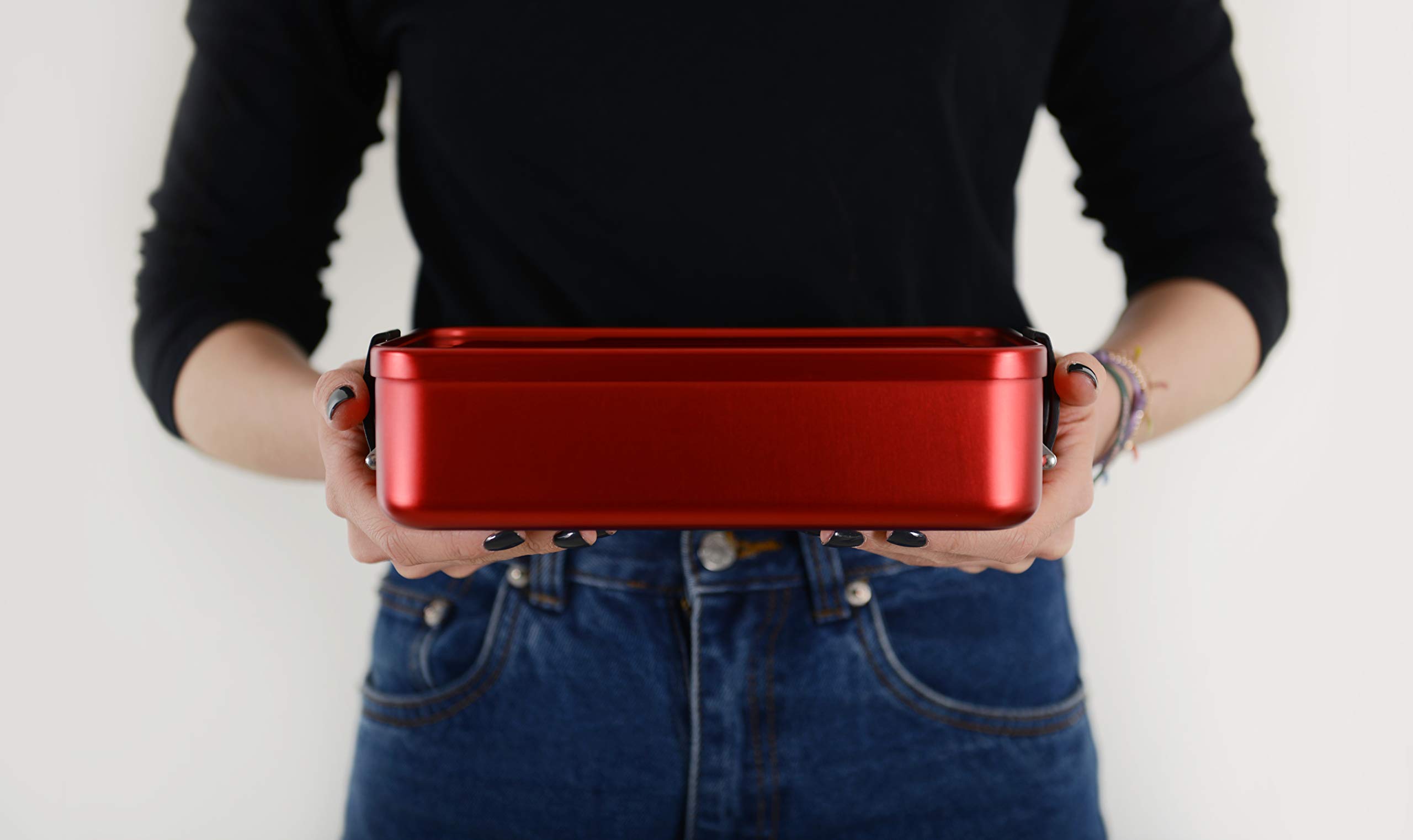 sigg-metal-box-plus-l-red-lunchbox-1-2-l-federleichte-aluminium-brotdose-mit-tre image 2