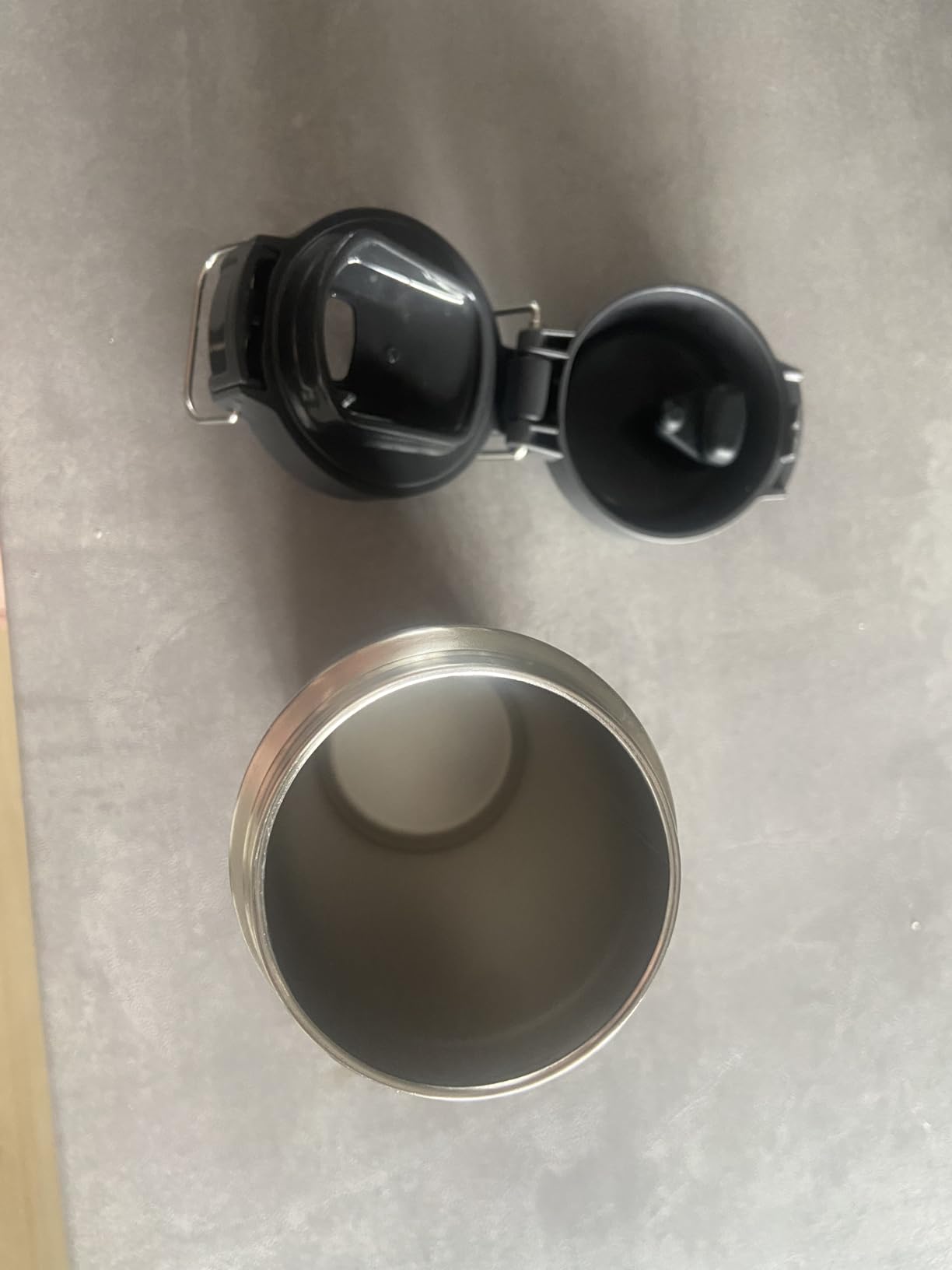 Deckel defekt nach kurzer Zeit