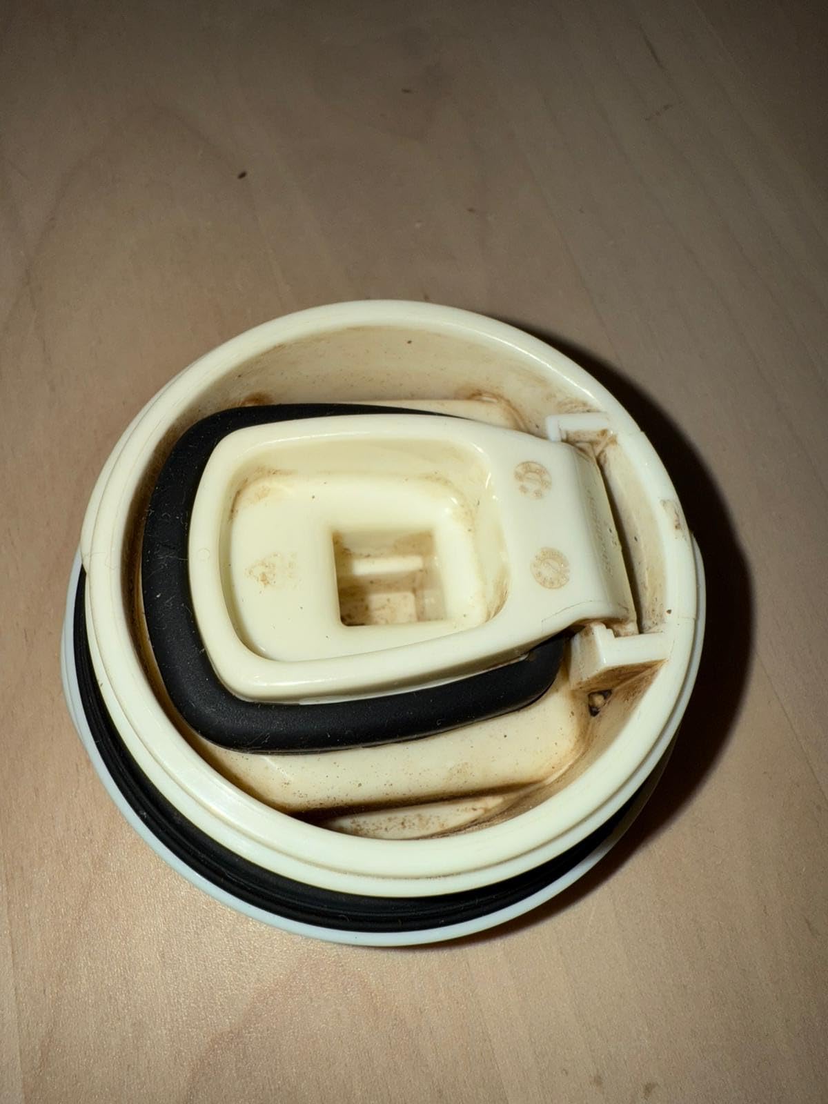 Sehr gut, Deckel gewöhnungsbedürftig