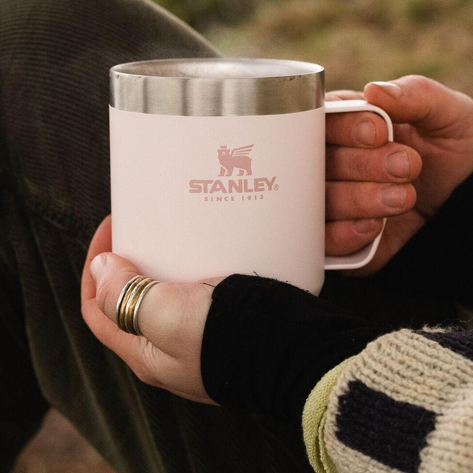 stanley-1913-classic-legendary-camp-mug-0-35-l-campingbecher-mit-doppelwand-vaku image 3