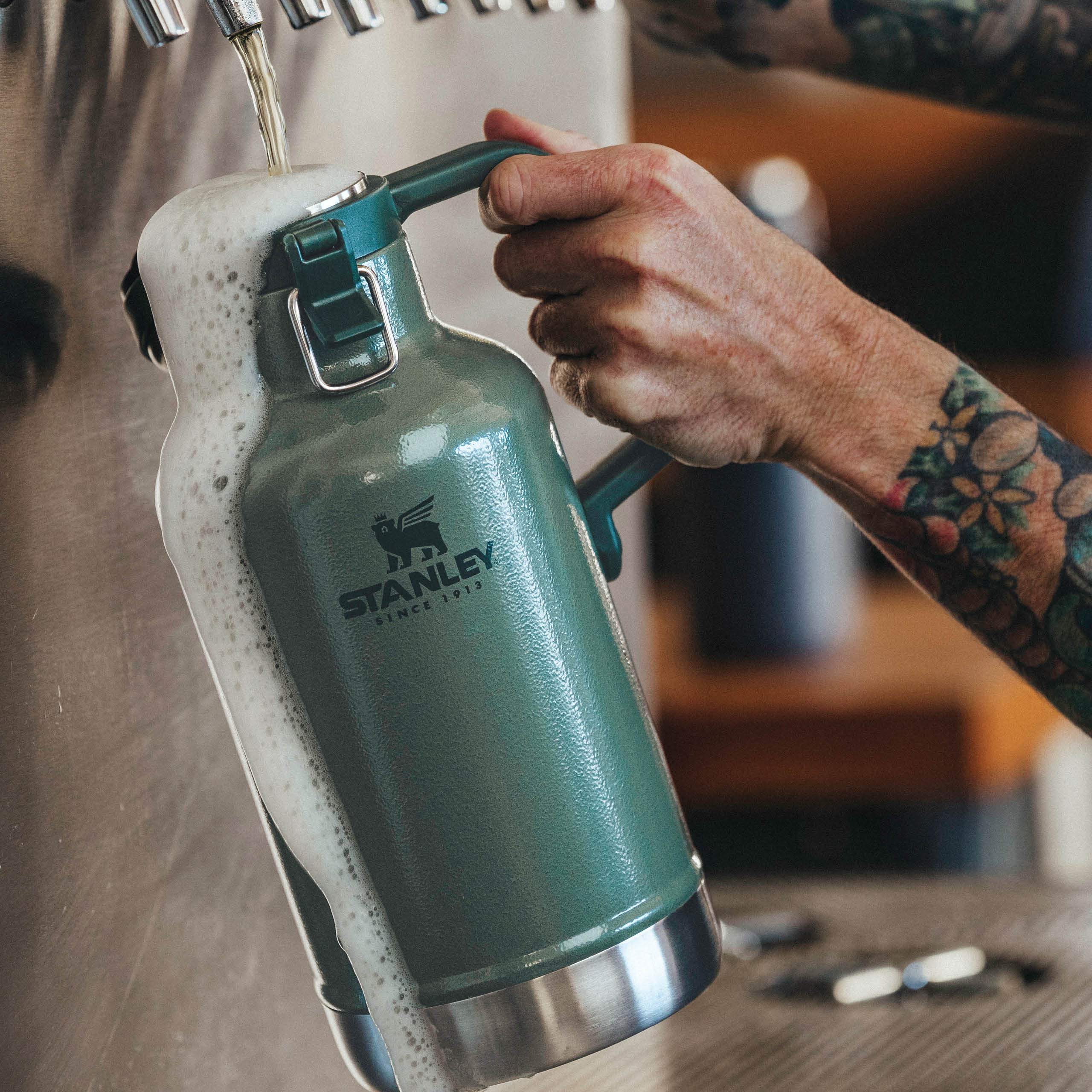 stanley-1913-easy-pour-growler-1-9-l-edelstahl-biergrowler-mit-24-stunden-k-hlfu image 7